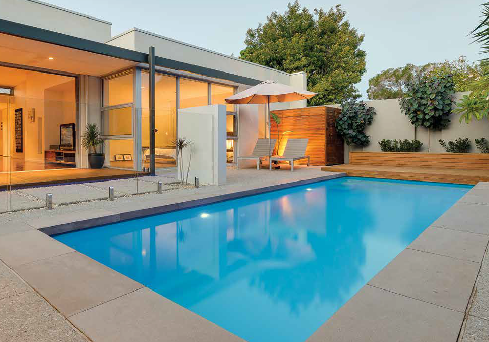 what is a one-piece pool